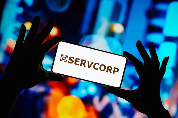 2023년 브라질 일러스트에서 Servcorp 로고가 스마트폰 화면에 표시됩니다 — 스톡 사진