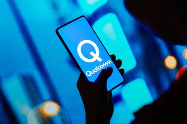 12 Eylül 2023, Brezilya. Bu resimde, Qualcomm logosu akıllı telefon ekranında görüntülenir