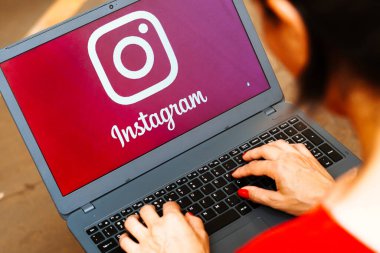 25 Eylül 2023, Brezilya. Bu resimde, Instagram logosu bir dizüstü bilgisayar ekranında görüntülenir