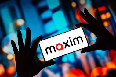 2 Ekim 2023, Brezilya. Bu resimde, Maxim logosu akıllı telefon ekranında görüntülenir