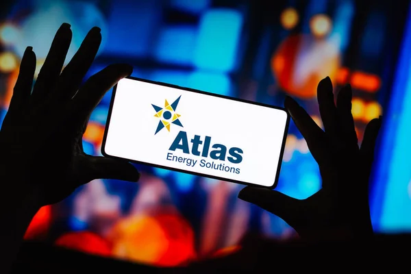 2021년 10월 브라질 일러스트에서 Atlas Energy Solutions 로고가 스마트폰 화면에 — 스톡 사진