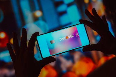 21 Ekim 2023, Brezilya. Bu resimde, Discover it Student Cash Back akıllı telefon ekranında gösteriliyor