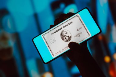 21 Ekim 2023, Brezilya. Bu resimde, American Express 'ten Platinum Kart akıllı telefon ekranında gösteriliyor.