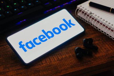 23 Ekim 2023, Brezilya. Bu resimde, Facebook logosu akıllı telefon ekranında gösteriliyor