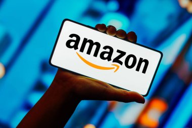 23 Ekim 2023, Brezilya. Bu resimde Amazon logosu akıllı telefon ekranında gösteriliyor.