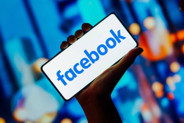 23 Ekim 2023, Brezilya. Bu resimde, Facebook logosu akıllı telefon ekranında gösteriliyor