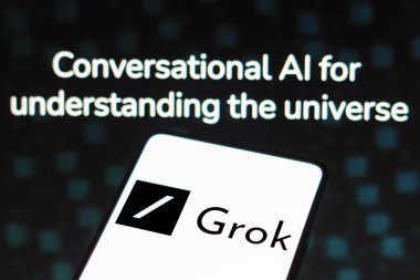6 Kasım 2023, Brezilya. Bu resimde Grok logosu akıllı telefon ekranında gösteriliyor. Grok, Elon Musk tarafından yaratılan X sosyal ağıyla ilişkili yapay zeka sohbet robotudur.