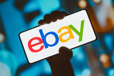 21 Kasım 2023, Brezilya. Bu resimde, eBay logosu akıllı telefon ekranında gösteriliyor