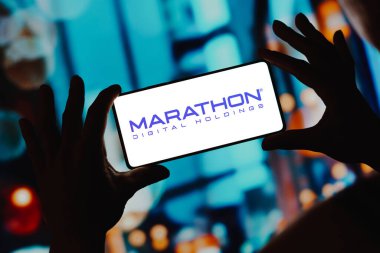 1 Aralık 2023, Brezilya. Bu resimde, Marathon Digital Holding logosu akıllı telefon ekranında gösteriliyor.