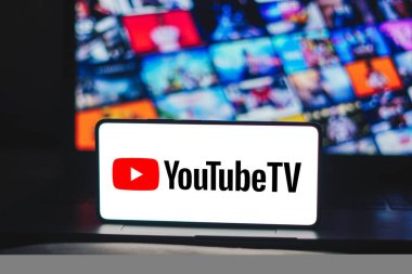 5 Aralık 2023, Brezilya. Bu resimde, YouTube TV logosu akıllı telefon ekranında gösteriliyor