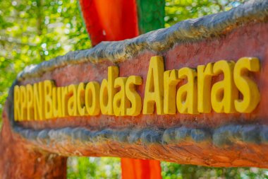 Buraco das Araras subatana giriş, Jardim şehrinde, Mato Grosso do Sul Pantanal 'ında.