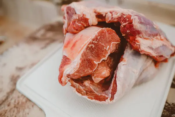 Kawałek Surowego Mięsa Czerwonej Wołowiny Tłuszczem Brazylia Jest Drugim Największym — Zdjęcie stockowe
