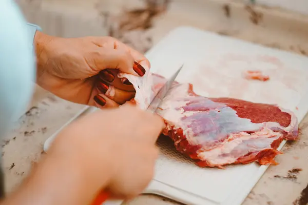 Vet Uit Rood Vlees Wordt Door Kok Verwijderd Rood Vlees — Stockfoto