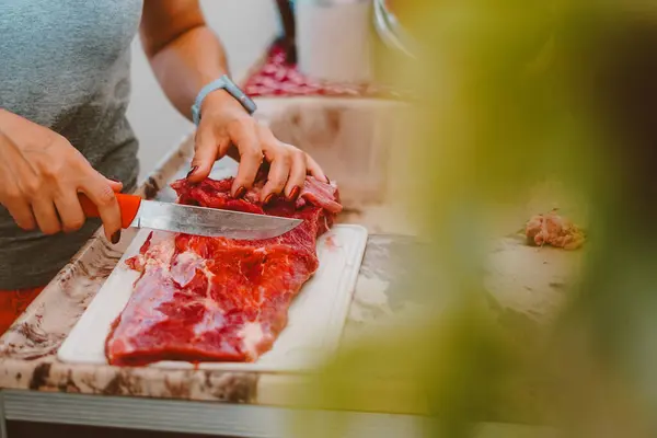 Cook Preparing Red Meat Barbecue Barbecue Delicacy Made Fresh Processed — Stock Photo, Image