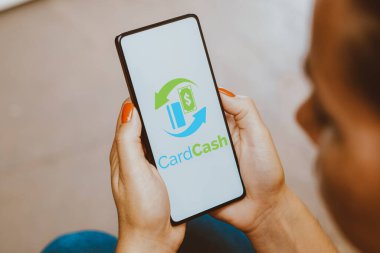 26 Aralık 2023, Brezilya. Bu resimde, CardCash logosu akıllı telefon ekranında gösteriliyor