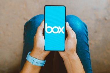 18 Ocak 2024, Brezilya. Bu resimde, Kutu, Inc. logosu akıllı telefon ekranında gösterilir