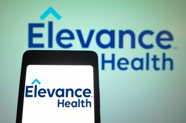 4 Şubat 2024, Brezilya. Bu resimde, Elevance Health logosu bir akıllı telefon ekranında ve arka planda gösteriliyor.