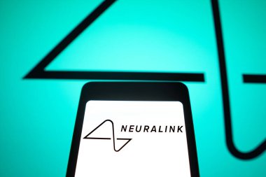 4 Şubat 2024, Brezilya. Bu fotoğraf illüstrasyonunda, Nöroalink logosu bir akıllı telefon ekranında ve arka planda gösterilir