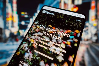 15 Şubat 2024, Brezilya. Bu fotoğraf illüstrasyonunda, Sora 'nın ana sayfası OpenAI video yapay zekası akıllı telefon ekranında görüntülenir