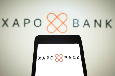24 Şubat 2024, Brezilya. Bu resimde, Xapo Bank logosu bir akıllı telefon ekranında ve arka planda gösterilir.