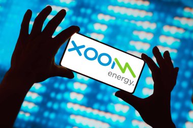 27 Şubat 2024, Brezilya. Bu resimde, XOOM Enerji logosu akıllı telefon ekranında görüntülenir