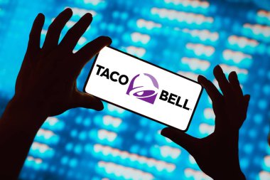 29 Şubat 2024, Brezilya. Bu resimde, Taco Bell logosu akıllı telefon ekranında gösteriliyor.