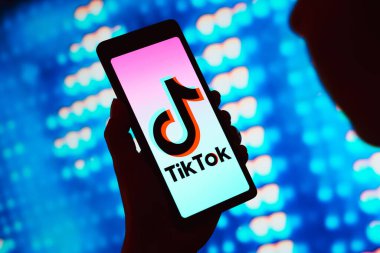 1 Mart 2024, Brezilya. Bu resimde, TikTok logosu akıllı telefon ekranında görüntülenir