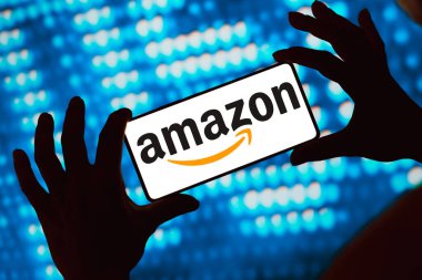 4 Mart 2024, Brezilya. Bu resimde Amazon logosu akıllı telefon ekranında gösteriliyor.