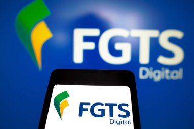 4 Mart 2024, Brezilya. Bu resimde, FGTS Dijital logosu bir akıllı telefon ekranında ve arka planda gösterilir.