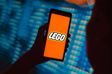 12 Mart 2024, Brezilya. Bu resimde, LEGO Grubu logosu bir akıllı telefon ekranında görüntülenir