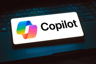 15 Mart 2024, Brezilya. Bu resimde, Microsoft Copilot logosu akıllı telefon ekranında görüntülenir