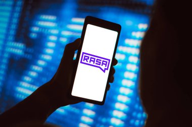 29 Mart 2024, Brezilya. Bu resimde, Rasa Teknolojileri logosu akıllı telefon ekranında gösteriliyor.