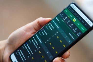 12 Nisan 2024, Brezilya. Bu resimde, Bet365 spor bahis platformu akıllı telefon ekranında görülüyor. Dünyadaki bazı şehirler spor bahislerini yasallaştırma sürecinde.