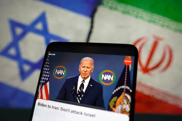 2024年4月14日 ブラジル この写真のイラストでは アメリカ合衆国大統領ジョー バイデンのライブ放送で イスラエルとイランの戦争について語ります — ストック写真
