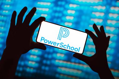 17 Nisan 2024, Brezilya. Bu resimde, PowerSchool Holding logosu akıllı telefon ekranında gösteriliyor.