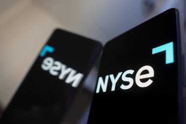 9 Mayıs 2024, Brezilya. Bu resimde, New York Borsası (NYSE) logosu akıllı telefon ekranında görüntülenmektedir.