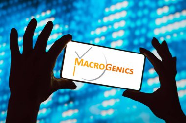 13 Mayıs 2024, Brezilya. Bu resimde, MacroGenics, Inc. logosu akıllı telefon ekranında görüntülenir
