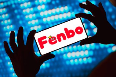 20 Mayıs 2024, Brezilya. Bu resimde Fenbo Holding Limited logosu akıllı telefon ekranında gösteriliyor.