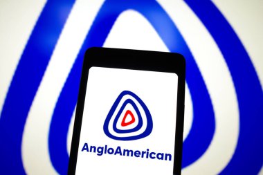 30 Mayıs 2024, Brezilya. Bu resimde, Anglo Amerikan logosu akıllı telefon ekranında gösteriliyor.