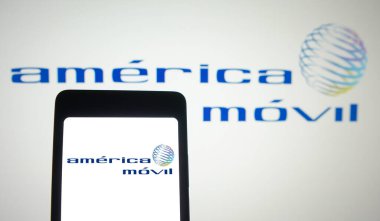 4 Haziran 2024, Brezilya. Bu resimde, Amrica Mvil logosu akıllı telefon ekranında görüntülenir..