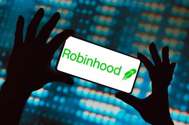 6 Haziran 2024, Brezilya. Bu fotoğraf illüstrasyonunda Robinhood Pazarı, Inc. logosu akıllı telefon ekranında gösteriliyor