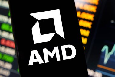 10 Haziran 2024, Brezilya. Bu resimde Gelişmiş Mikro Aygıtlar (AMD) logosu akıllı telefon ekranında görüntülenir