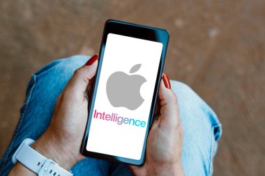 10 Haziran 2024, Brezilya. Bu resimde, Apple İstihbarat logosu akıllı telefon ekranında gösteriliyor