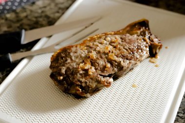 1 Temmuz 2024, Paraguay. Öğle yemeğinde kızarmış fileto. OECD (Ekonomik İşbirliği ve Kalkınma Örgütü) tarafından yürütülen bir ankete göre, Arjantin ve ABD dünyada en fazla et tüketen ülkelerdir.