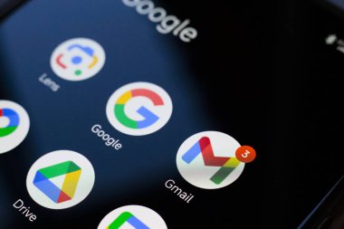 5 Temmuz 2024, Paraguay. Bu fotoğraf illüstrasyonunda, Google, Google Lens, Gmail ve Drive uygulamaları akıllı telefon ekranınızda gösteriliyor.