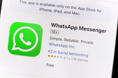 6 Temmuz 2024, Paraguay. Bu fotoğraf illüstrasyonunda WhatsApp Messenger uygulaması akıllı telefon ekranındaki Apple Store indirme sayfasında görüntülenir.