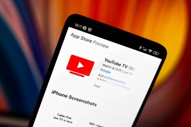 8 Temmuz 2024, Paraguay. Bu fotoğraf illüstrasyonunda, YouTube TV uygulaması Apple Store 'un akıllı telefon ekranındaki indirme sayfasında görüntülenir