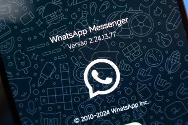 10 Temmuz 2024, Paraguay. Bu fotoğraf illüstrasyonunda, WhatsApp sosyal ağının logosu akıllı telefon ekranında gösterilir. WhatsApp bir platformlar arası anlık mesajlaşma ve sesli arama uygulamasıdır