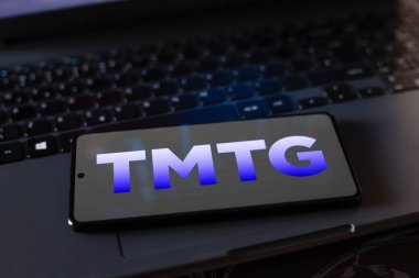 19 Temmuz 2024, Paraguay. Bu resimde, Trump Media & Technology Group Corp. (TMTG) logosu bir akıllı telefon ekranında gösterilir.