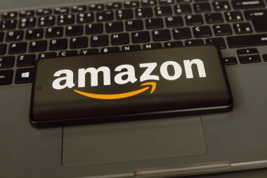 21 Temmuz 2024, Paraguay. Bu resimde Amazon logosu akıllı telefon ekranında gösteriliyor.